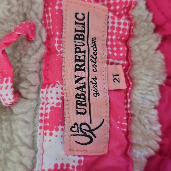 Girl's jacket. Size 2T - Picture 12 of 12